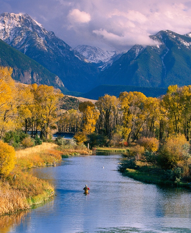 Fall fly fishing on the Yellowstone River, in the Paradise Valley