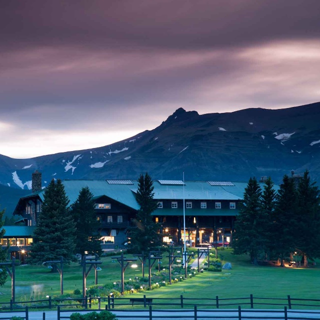 Glacier Park Lodge