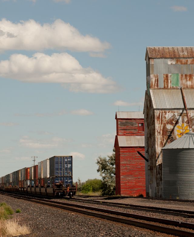 Photo of grain elevators and rail cars in Zurich