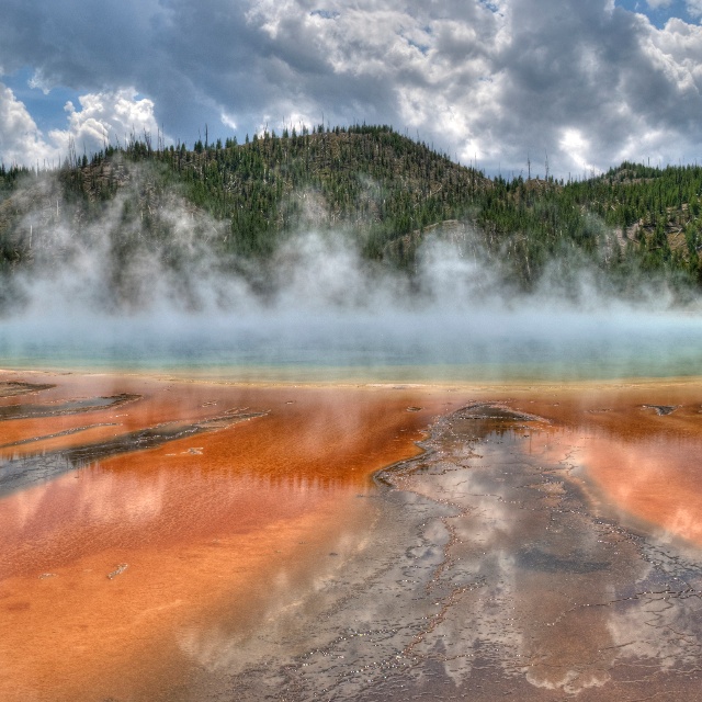 grand prismatic spring at Yellowstone