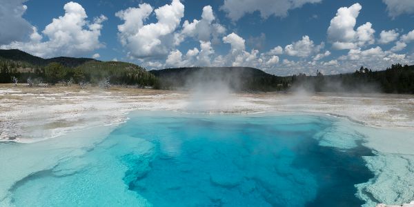 tourism yellowstone