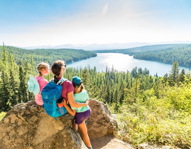 Family overlooking lake in Glacier Country