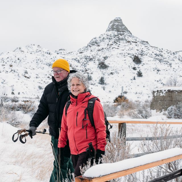 Couple hiking through Makoshika State park